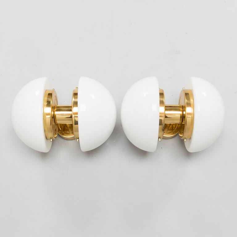 KLAUS MICHALIK, a pair of wall lamps, "Bau", Orno.