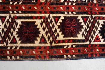 A carpet, an antique Chodor main carpet, Turkmenistan, ca 377-381,5 x 233-240 cm (as well as  2-2,5 cm flat weave.