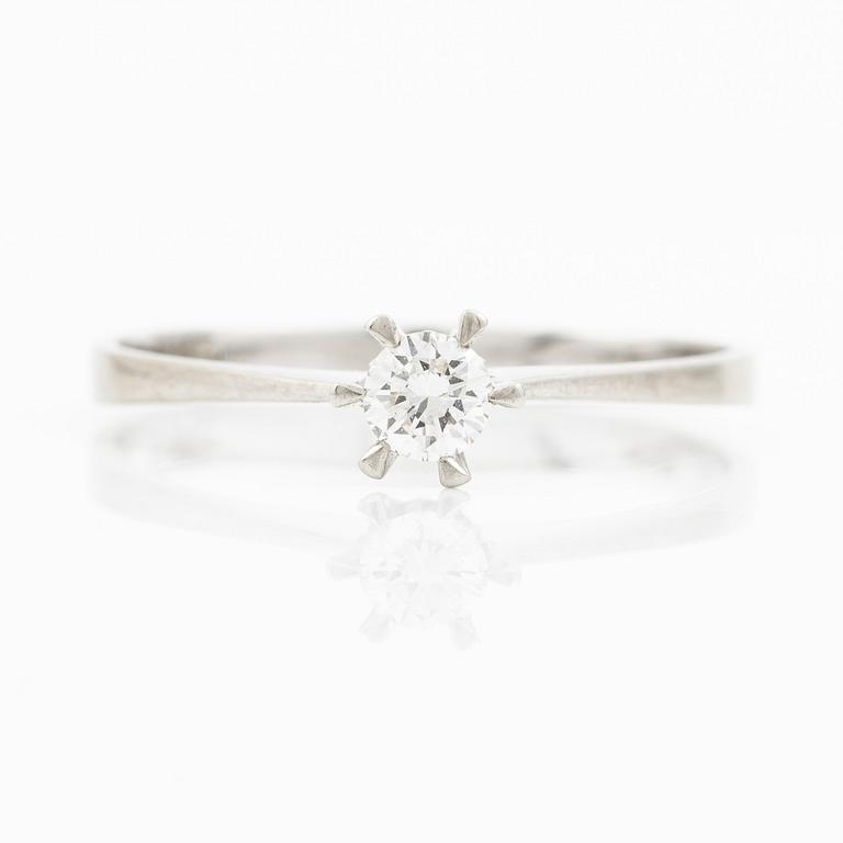 Ring, solitaire ring, 18K white gold with brilliant-cut diamond.