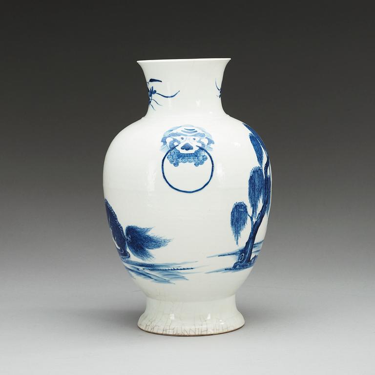 A blue and white vase, Qing dynasty.