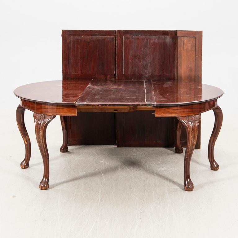 A mahogany 17 pcs Chippendale dining set first half of the 20th century.
