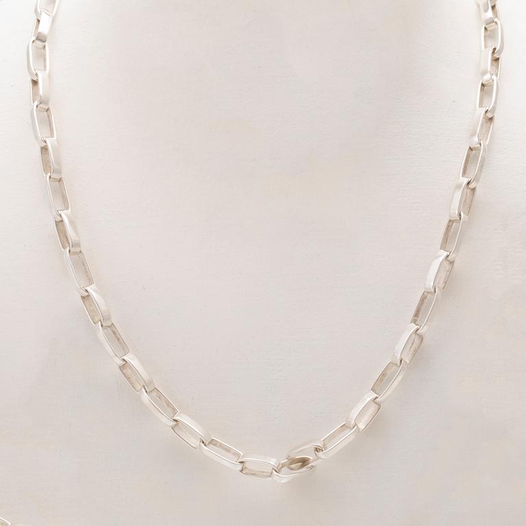 A silver necklace by Sven-Erik Högberg, Gothenburg 1989.