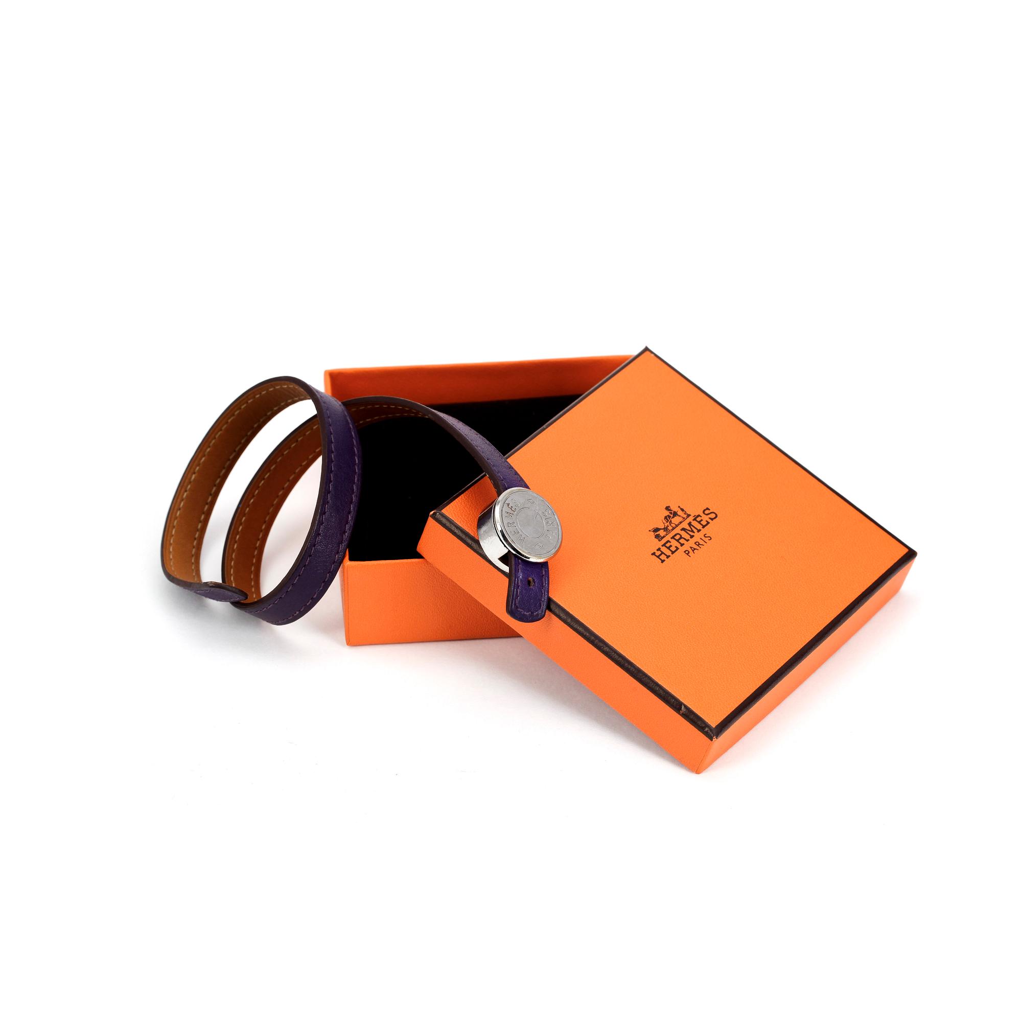 HERMÈS, a purple leather "Looping double tour" bracelet.