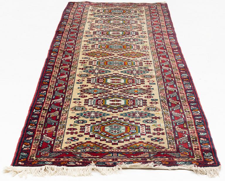 Gallry carpet, ca 310 x 83 cm.