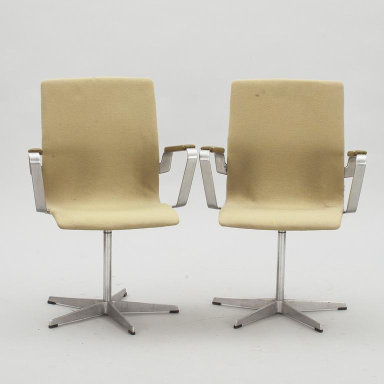 KONTORSSTOLAR, ett par, "Oxford", Arne Jacobsen för Fritz Hansen. 1970.