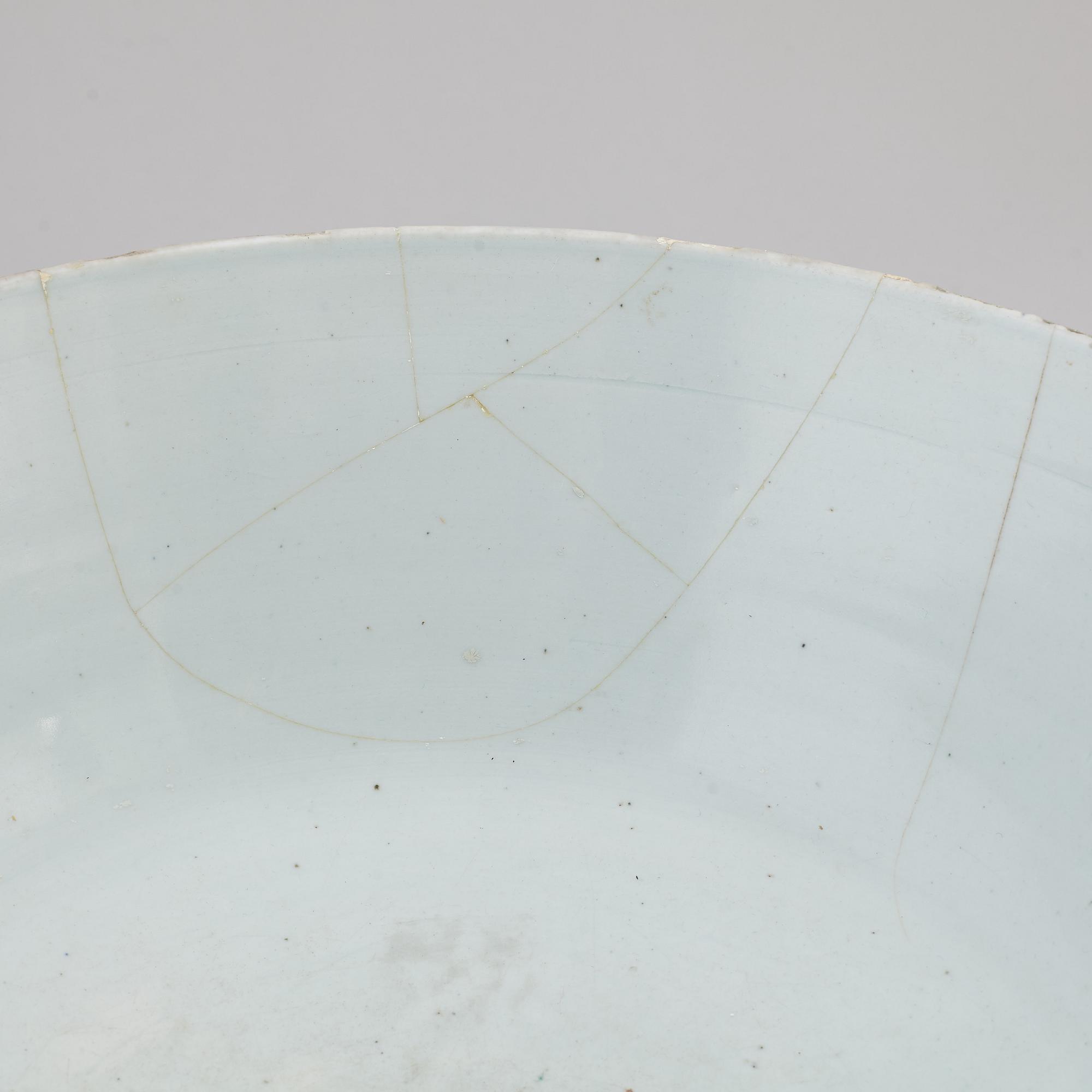 A large blue and white fish bowl/punch bowl, Qing dynasty, 18th Century.