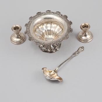 PARTI SILVER, 4 delar, England samt Sverige, 1800 respektive 1900-tal, (vikt exklusive ljusstakar) 250 gram.