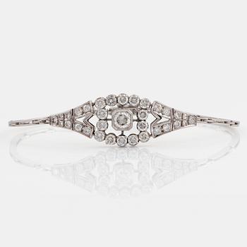 1125. An 18K white gold bracelet set with round brilliant-cut diamonds with a total weight of ca 2.40 cts.