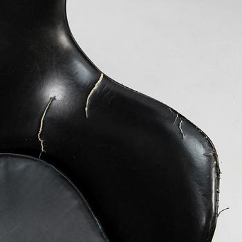ARNE JACOBSEN, A 1960s arm chair "Egg chair" designed for Fritz Hansen, Denmark.