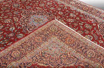 A carpet, Kashan, ca 424 x 308 cm.