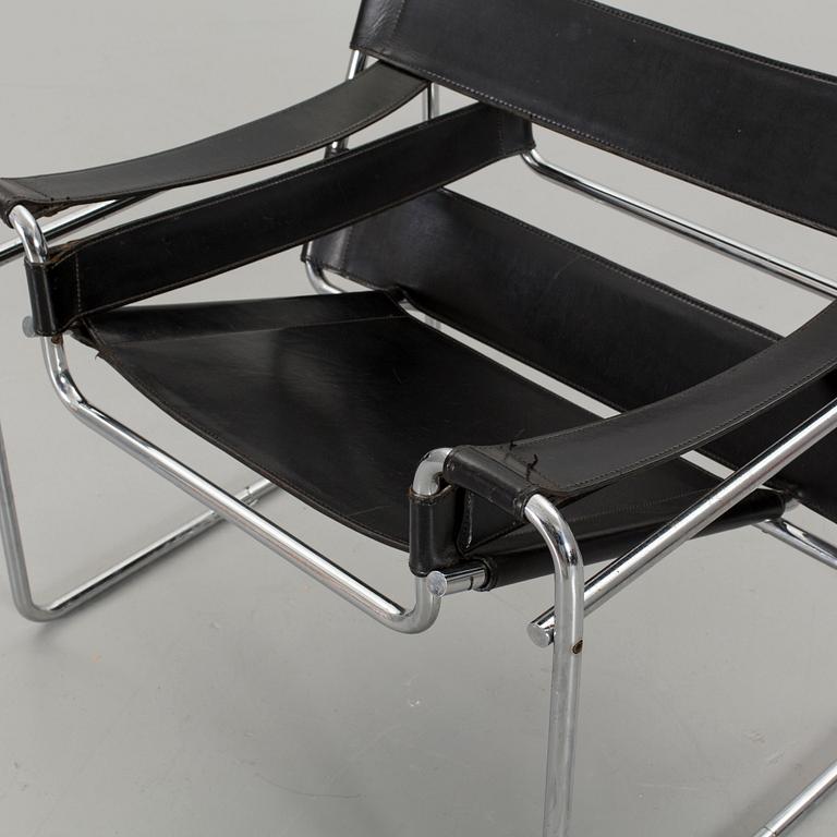 A MARCEL BREUER "WASSILY" CHAIR BY GAVINA.