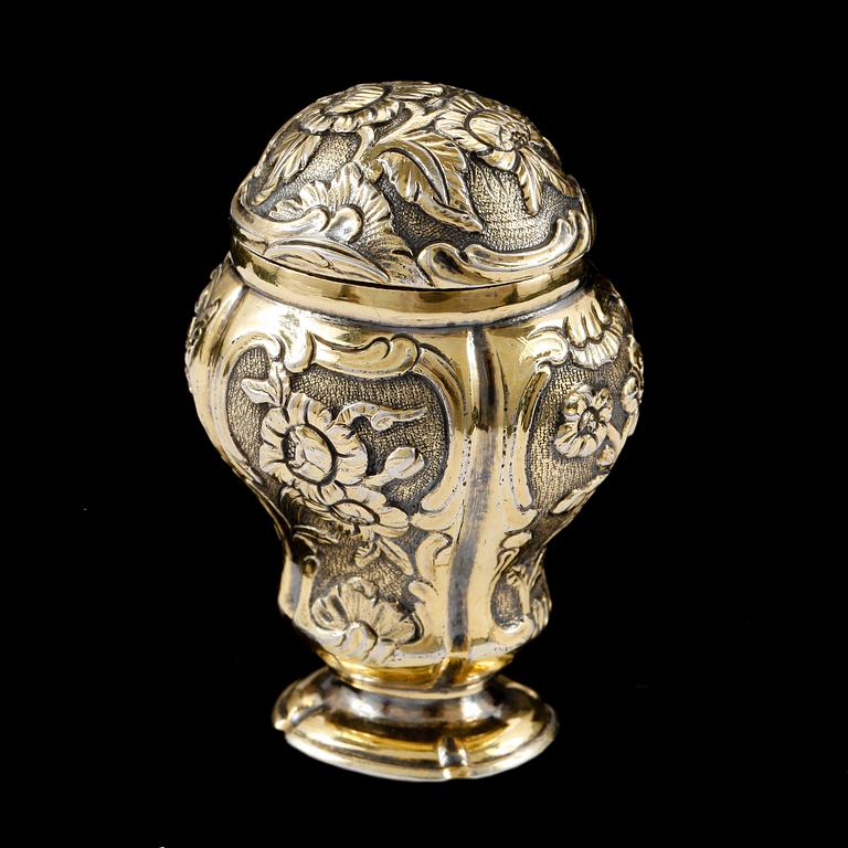 LUKTDOSA, förgyllt silver, oidentifierad mästare, Sverige, 1700-talets andra hälft. Vikt 25,5g.