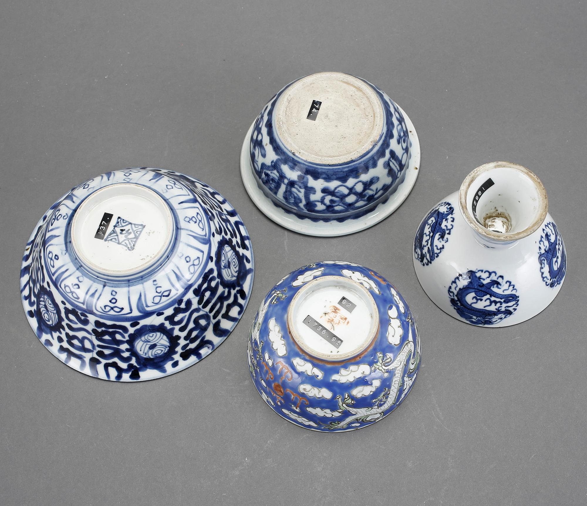 SKÅLAR och STEMCUP, 4 st, porslin, Kina, 1900-tal.