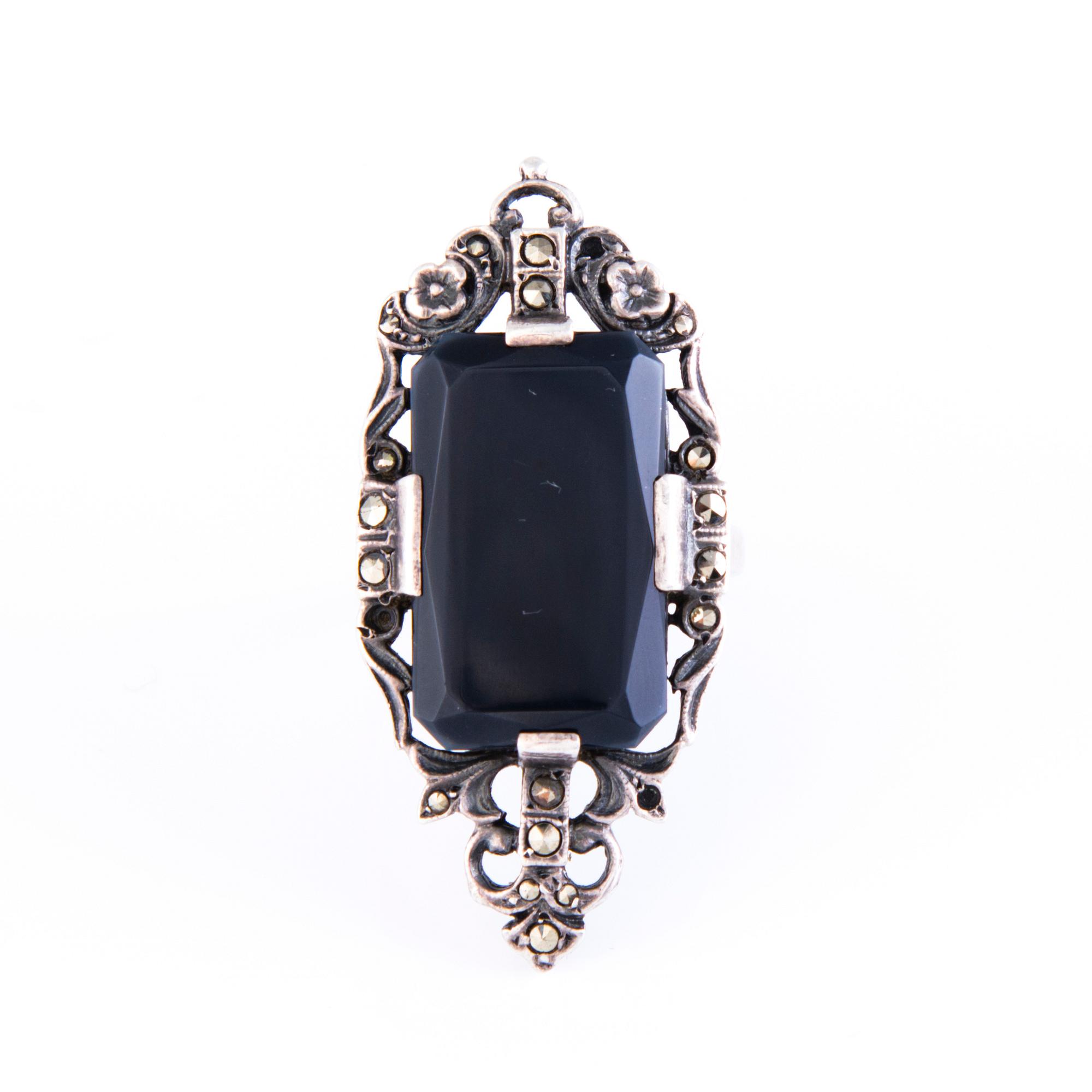 Four Art deco jewelry, ring, pendant necklace and earrings in silver.