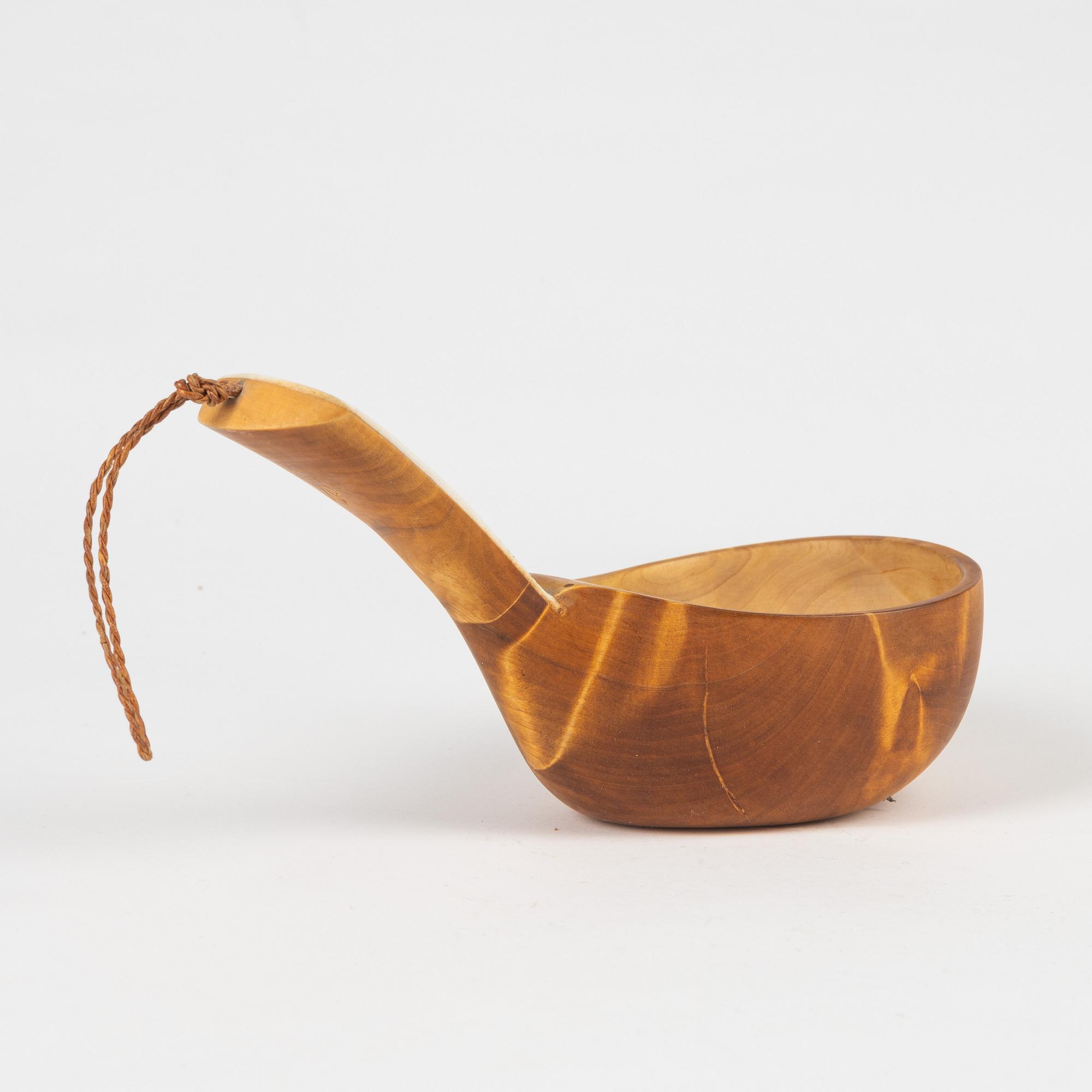 A birch cup by Per Sunna, signed.