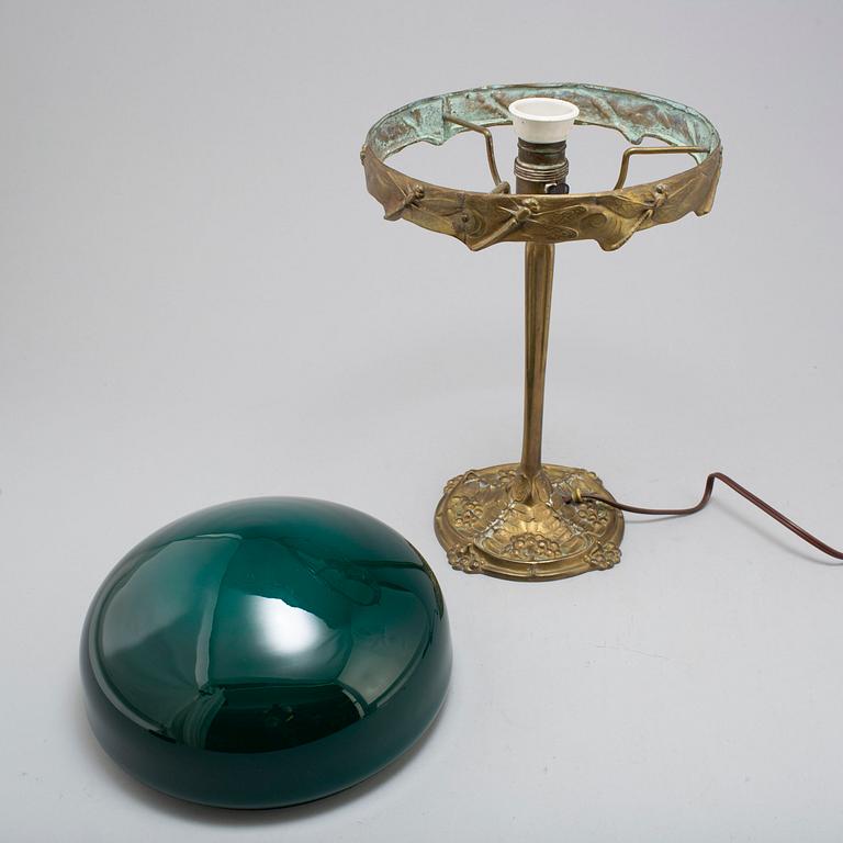 AN ART NOUVEAU BRASS TABLE LAMP:.