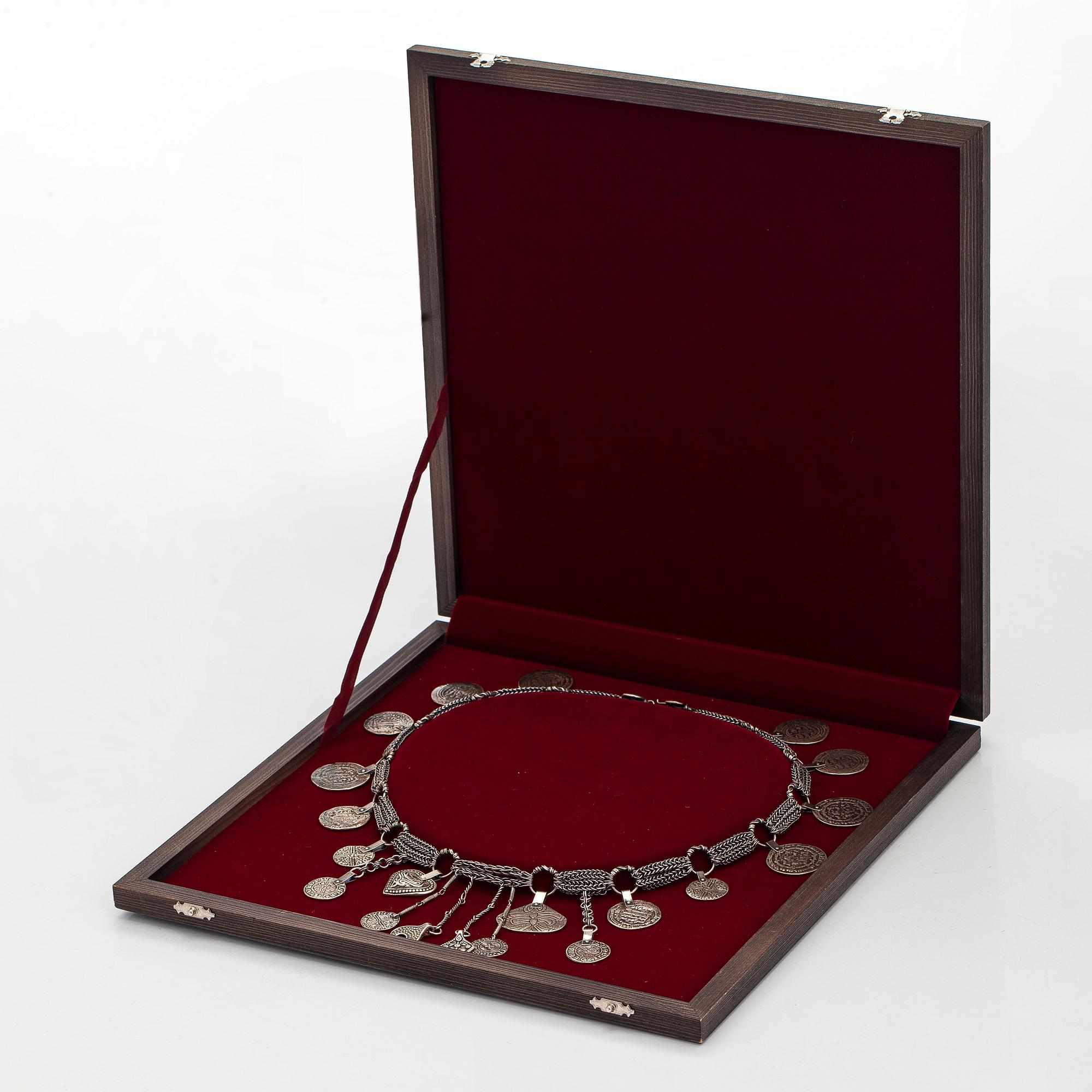 Kalevala Koru, A sterlingsilver jubilee collier for Kalevala's 150th anniversary by Kalevala Koru, Helsinki 1984.