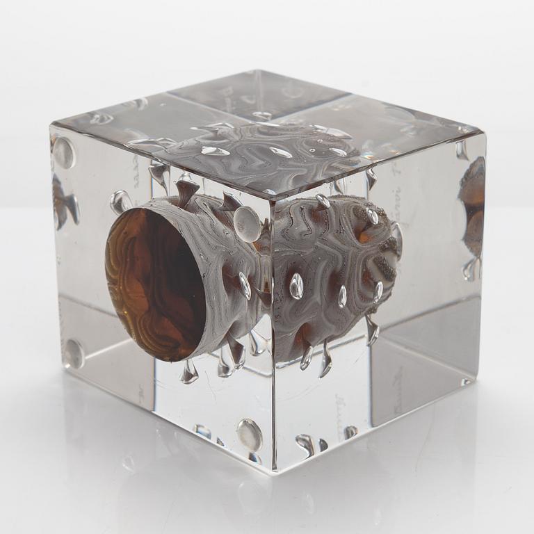 Oiva Toikka, an annual glass cube, 1979, signed Oiva Toikka, Nuutajärvi 1979, numbered 608/1000.