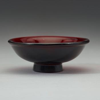 A Chinese Peking glass bowl, Qing dynasty (1644-1912).