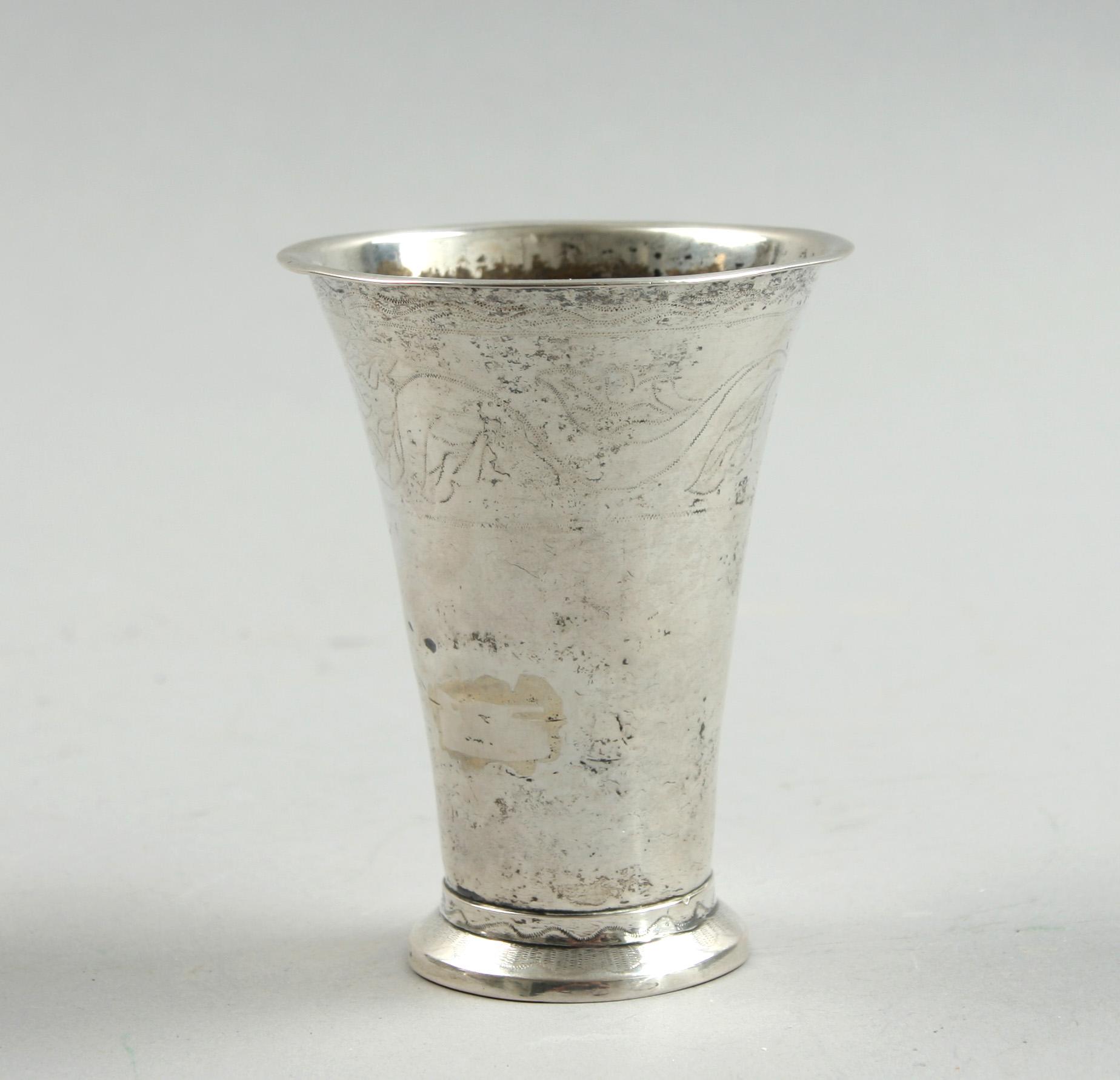 BÄGARE, silver, otydliga stämplar. 1800-tal.