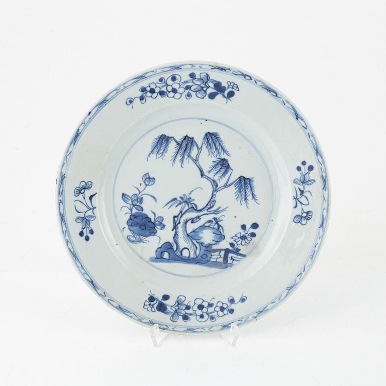 Skålfat, bojan samt tallrikar, 3 st, porslin, Kina, 1700-1800-tal.