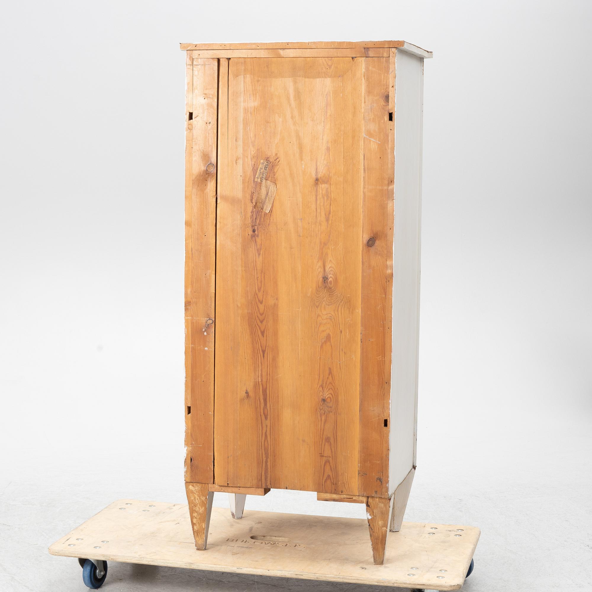 Skåp, gustaviansk stil, 1900-tal.