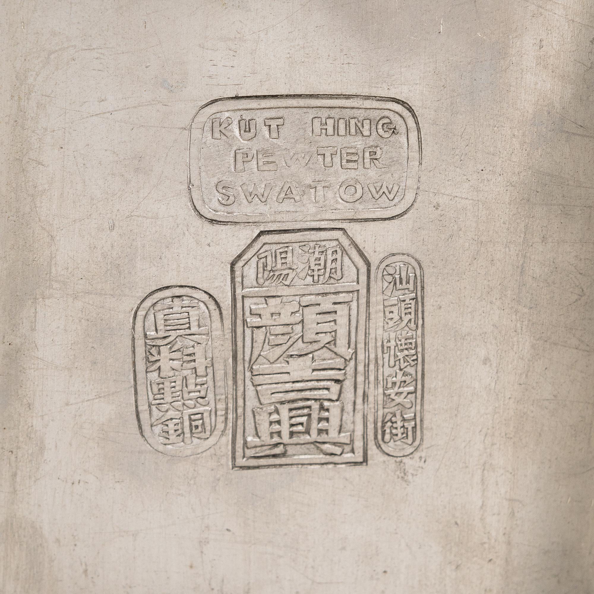 Skrin, tenn, stämplad Kut Hing Pewter, Swatow. Kina tidigt 1900-tal.