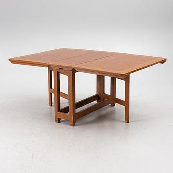 A drop-leaf table, 19th century.