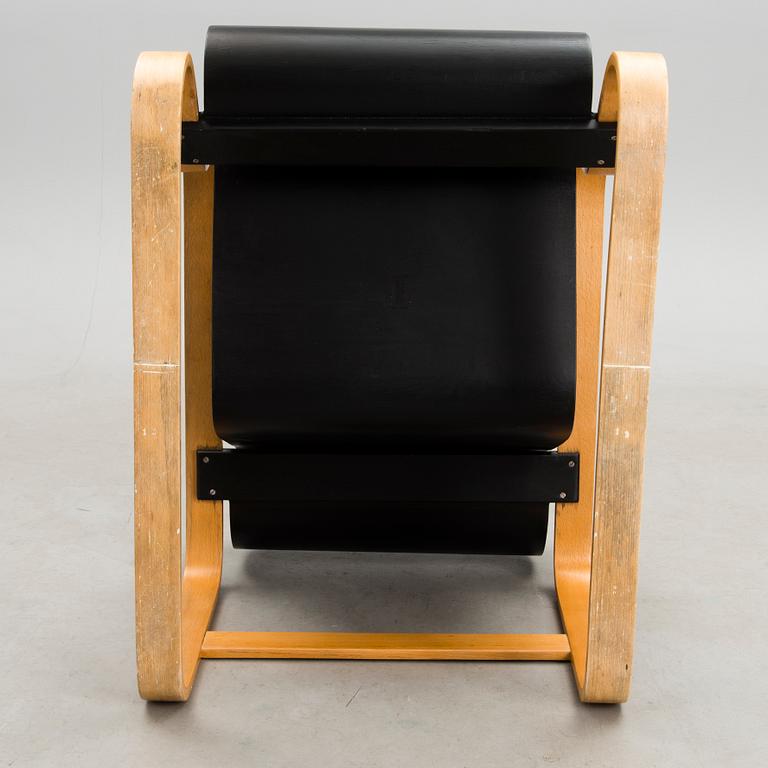 An armchair no 41, 'Paimio'.