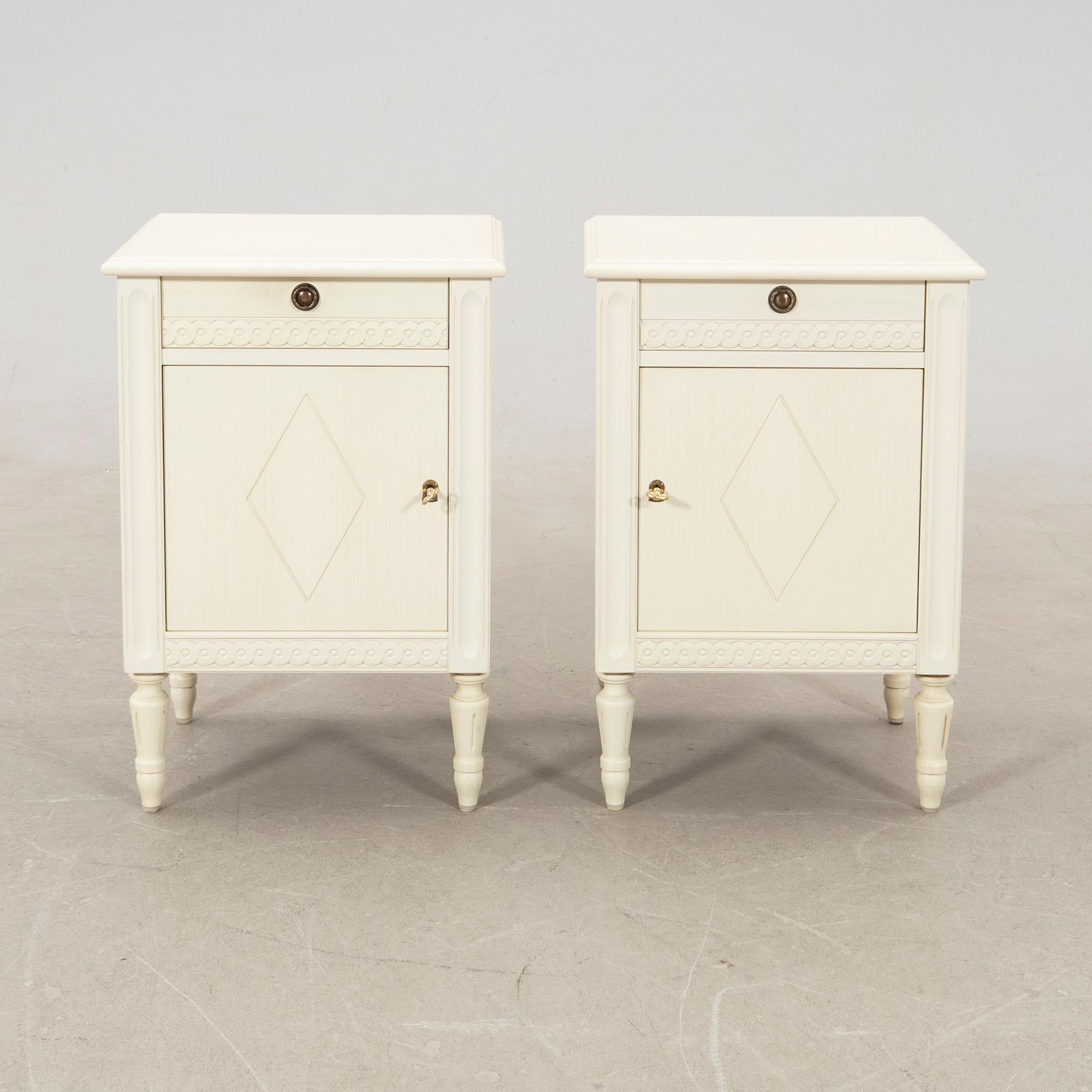 Sängbord ett par "Svensk Provins" Gustaviansk stil, Lundbergs möbler Tibro 1997.