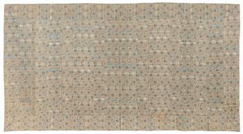 996. A silk mantel/robe, circa 1900.