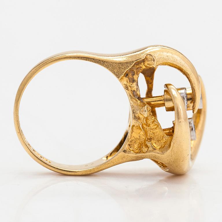 Björn Weckström, An 18K gold ring, with octagon-cut diamonds totalling ca 0.06 ct according to engraving. Lapponia 1974.