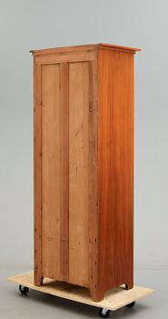 KLÄDSKÅP, jugend, 1900-talets början.