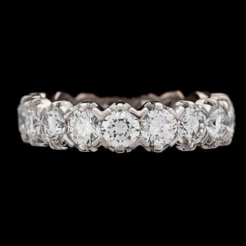 1181. A brilliant cut diamond eternity ring, tot. app. 4.20 cts.