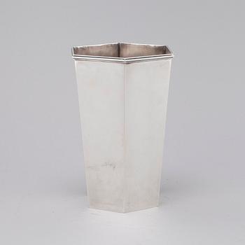 WIWEN NILSSON, Lund 1968, a vase.