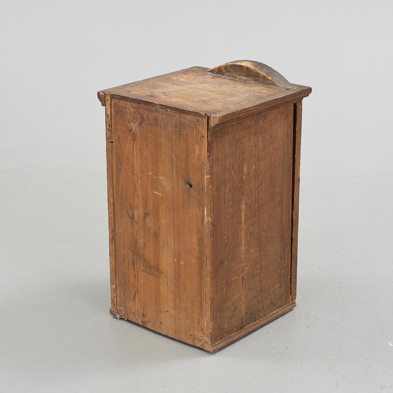 KRYDDSKÅP, 1800-tal.