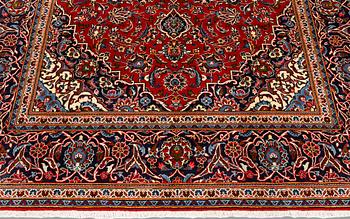A Keshan rug, approx. 307 x 195 cm.