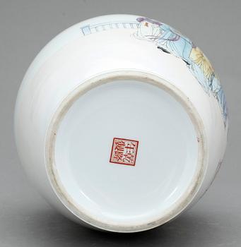 VAS, porslin, Kina, 1900-tal.