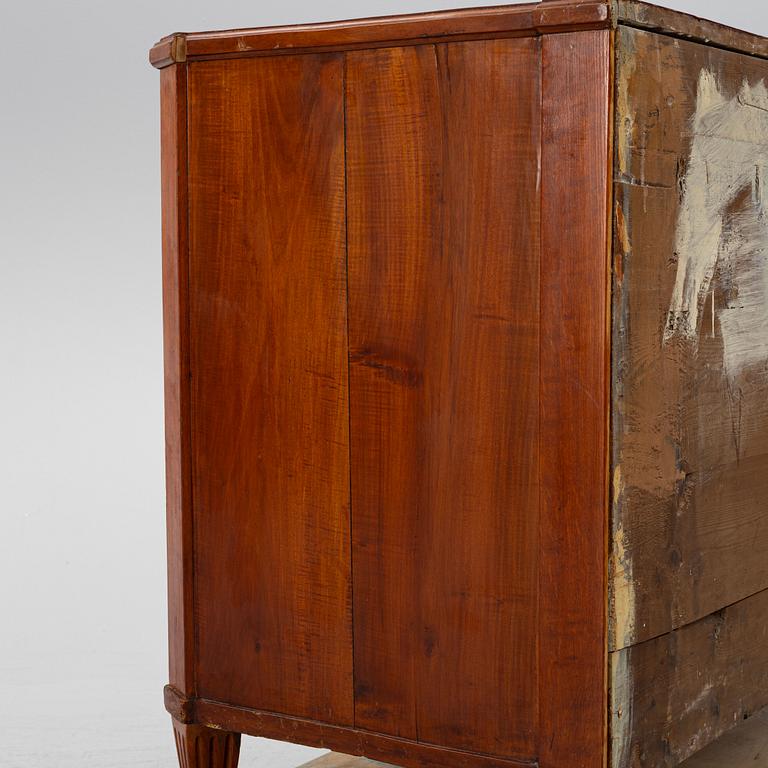 An early 19th century chest of drawers.