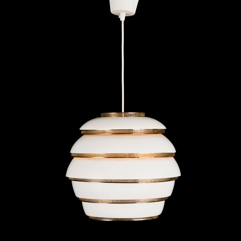 ALVAR AALTO,  KATTOVALAISIN. Mehiläispesä A331. Valmistanut Valaistustyö. Suunniteltu 1953.