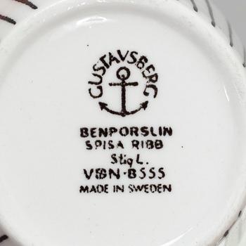 Stig Lindberg, astiaston osia, noin 65 osaa, "Spisa Ribb". Gustavsberg.