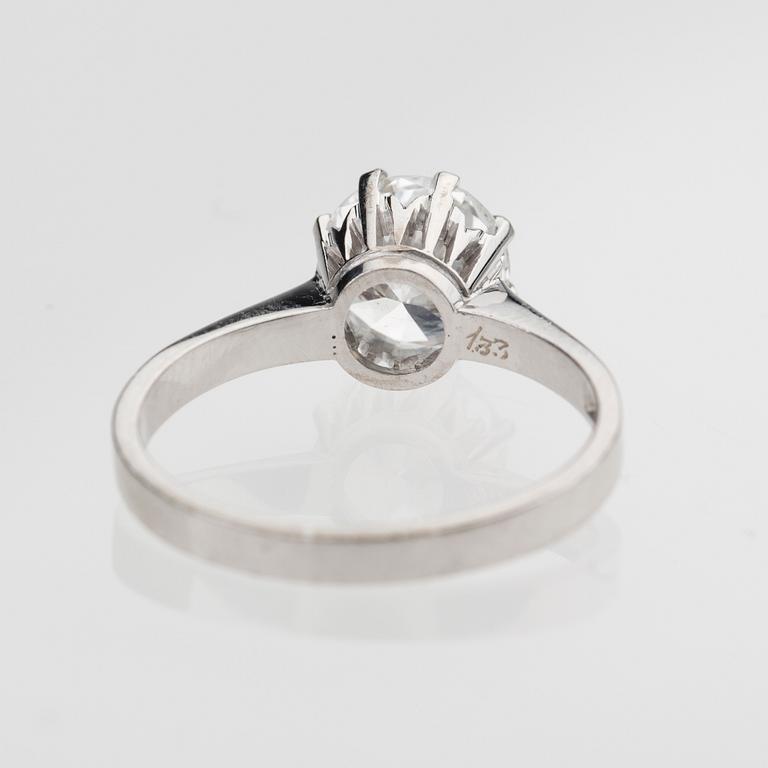 RING, 18K vitguld med briljantslipad diamant, enligt gravyr 1.33 ct.