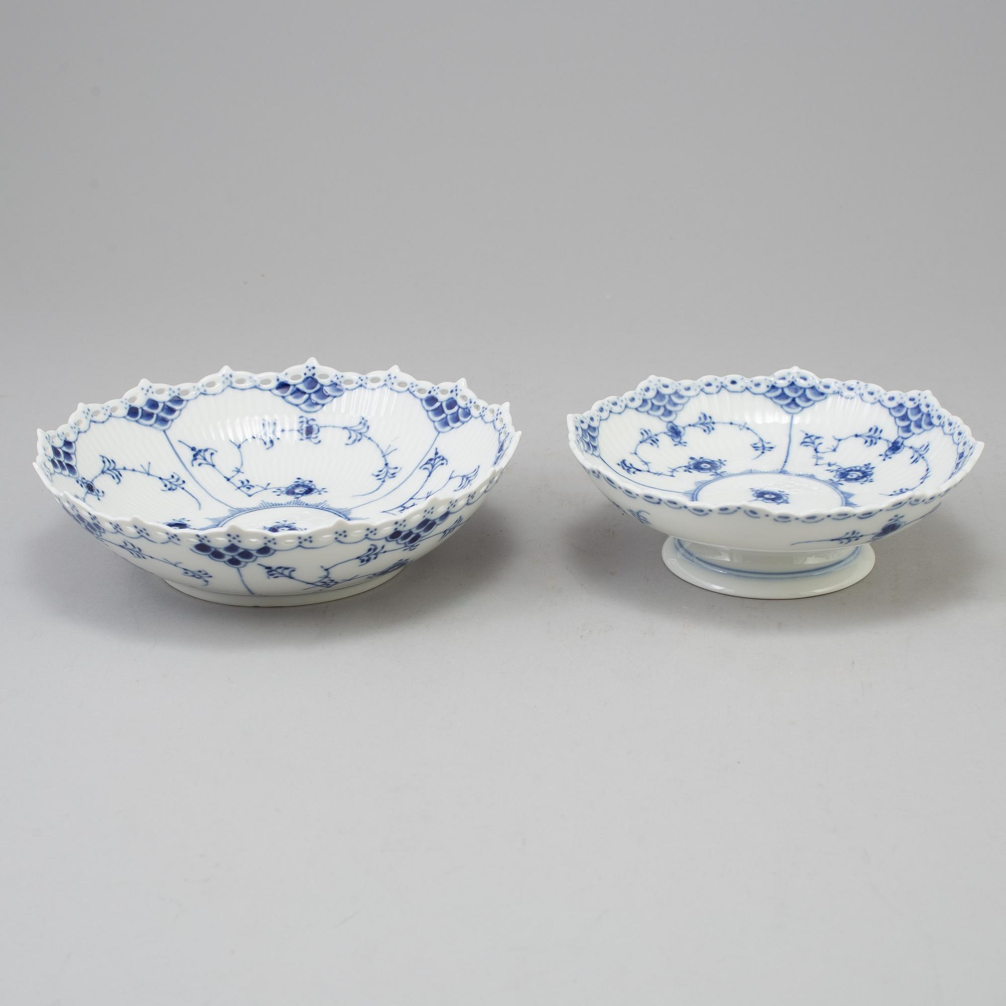 SERVIS, 44 delar, porslin, "Musselmalet", Royal Copenhagen, Danmark.