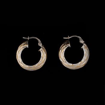 ÖRHÄNGEN, 2 par, 18k guld, briljantslipade diamanter på tot ca 0,12 ct. Total vikt ca 5 g.