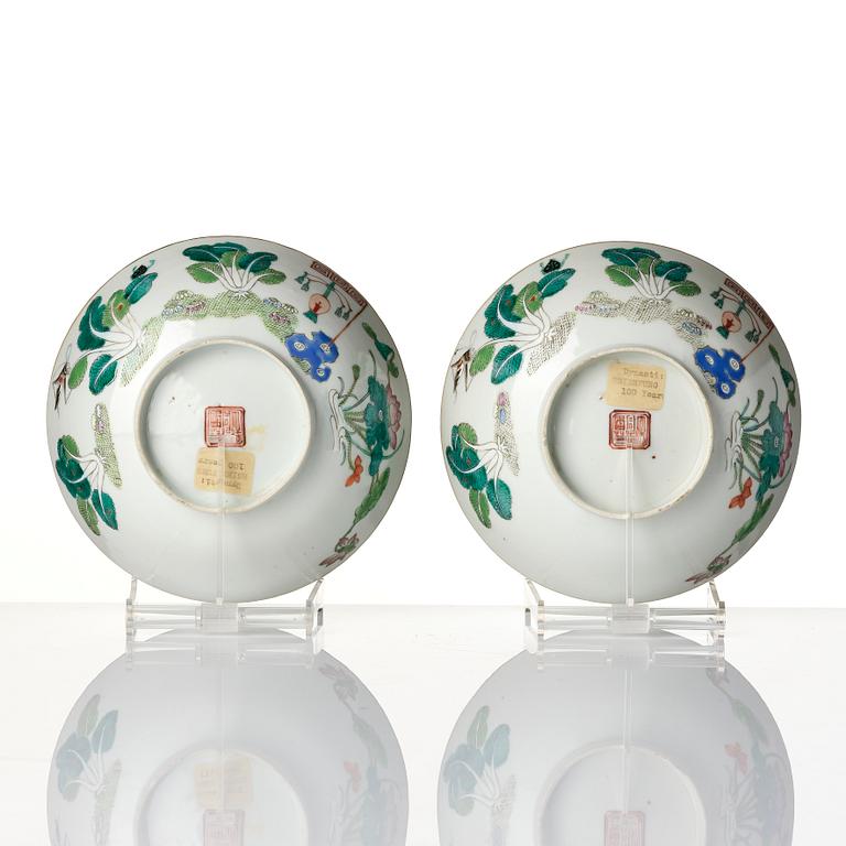 Skålar, ett par, porslin, Kina, sen Qingdynasti.