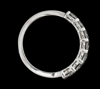 RING, 14k vitguld med briljantslipade diamanter tot ca0,98ct. 2000-tal. Vikt 2,8g.