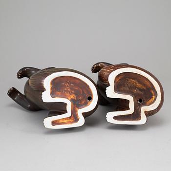 GUNNAR NYLUND, two otter stoneware figurines from Rörstrand.