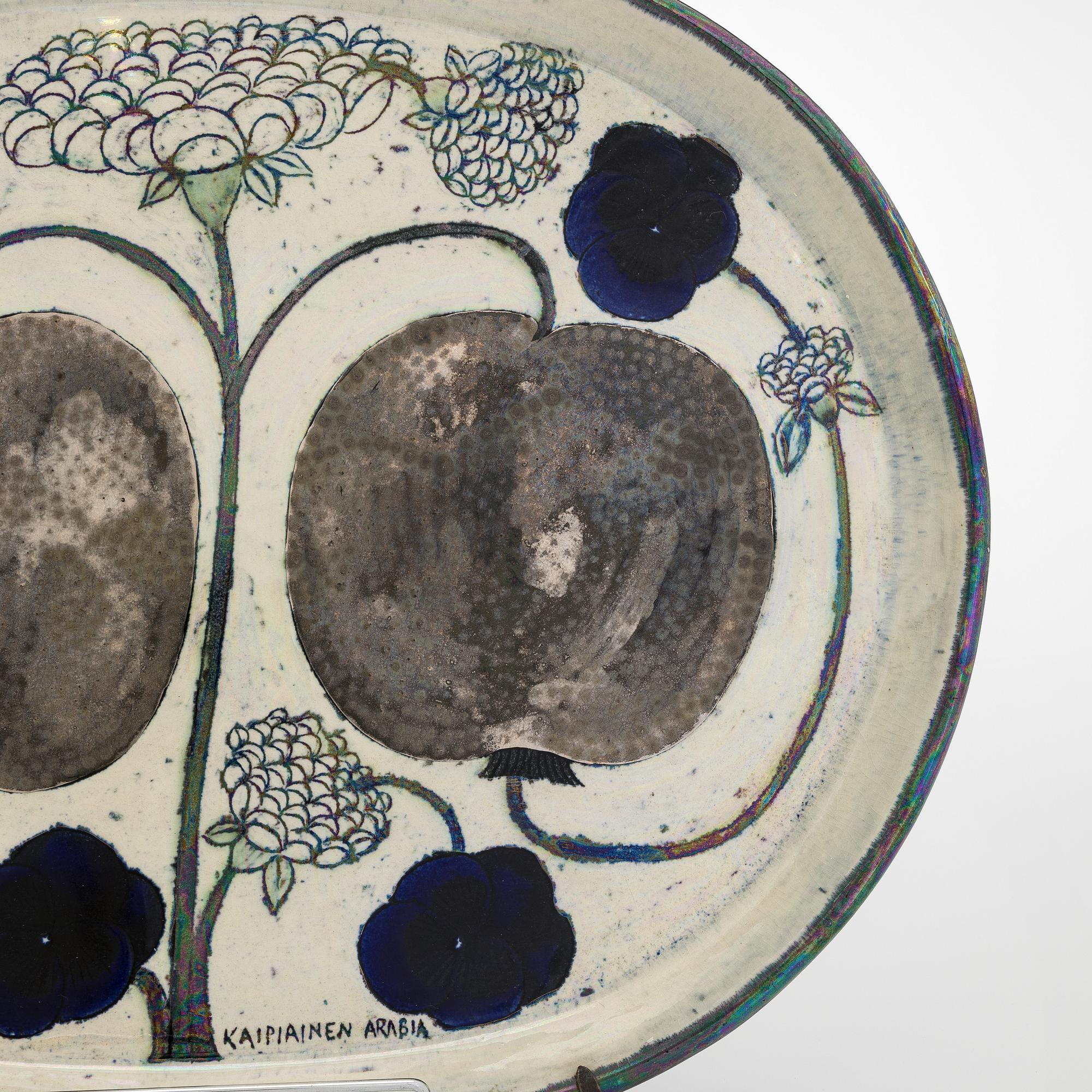 Birger Kaipiainen, a ceramic decorative dish signed Kaipiainen Arabia.