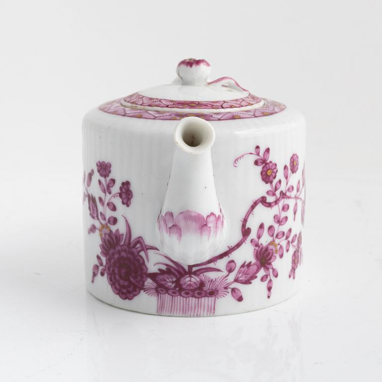 Parti porslin, 5 delar, Meissen, 1700-1800-tal, samt Tekanna med meissenliknande märke.