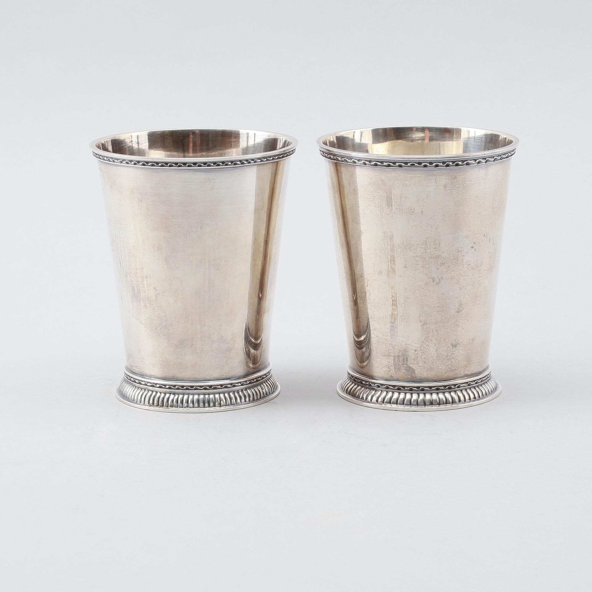 BÄGARE, 2 st, silver, Eric Råström, Stockholm 1945 och 1947. Tota vikt ca 388 g.